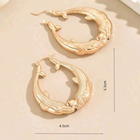NEW!! 14k Gold Plated Vintage Retro Dolphin Kissing Hoop Earrings - Picture 4 of 5
